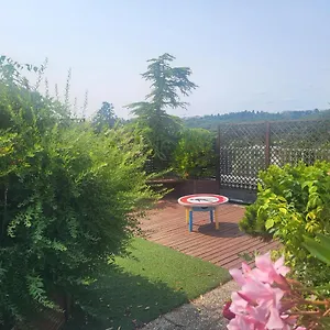 Séjour chez l'habitant Homestay - Large In A Spacious With Stunning Rooftop Terrace, Châtenay